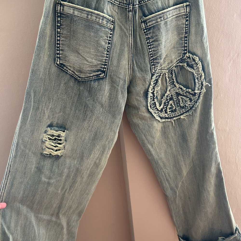Blue Velvet- NWT Distressed Peace Sign Women Jeans, Size small - Picture 2 of 7